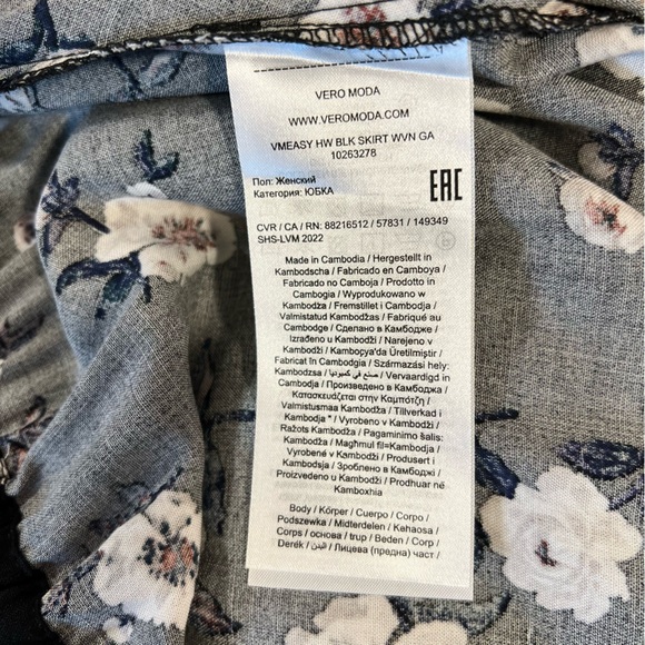 Black floral skirt sz S - Picture 9 of 9